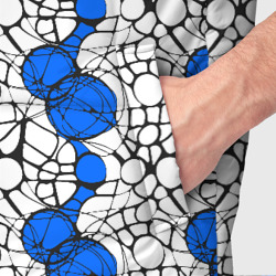 Жилет с принтом Нейрографический узор из синих кругов и овалов для мужчины, вид на модели спереди №4. Цвет основы: черный