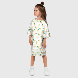 Платье с принтом Узор из ананасов и кусочков ананаса для ребенка, вид на модели спереди №2. Цвет основы: белый