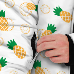 Куртка с принтом Узор из ананасов и кусочков ананаса для мужчины, вид на модели спереди №3. Цвет основы: светло-серый