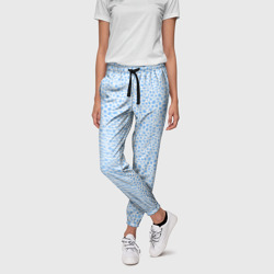 Бело-голубой пятнистый паттерн – Женские брюки 3D с принтом купить