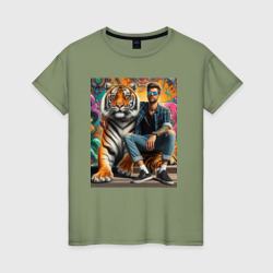 Чувак хипстер с тигром - нейросеть – Женская футболка хлопок с принтом купить со скидкой в -20%