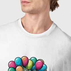 Футболка с принтом Воздушные шары и хамелеон для мужчины, вид на модели спереди №4. Цвет основы: белый