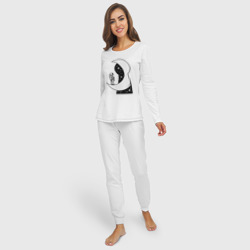 Пижама с принтом Космос в замочной скважине для женщины, вид на модели спереди №2. Цвет основы: белый