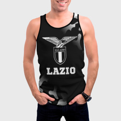 Майка с принтом Lazio sport на темном фоне для мужчины, вид на модели спереди №2. Цвет основы: черный