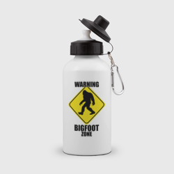 Предупреждающий знак Bigfoot zone – Бутылка спортивная с принтом купить со скидкой в -15%