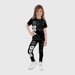Леггинсы с принтом PSG sport на темном фоне по-вертикали для ребенка, вид на модели спереди №4. Цвет основы: белый