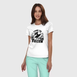 Женская пижама с белой футболкой хлопок Девушка в море с доской для серфинга винтаж - фото 2