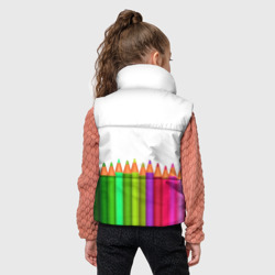Жилет с принтом Разноцветные карандаши художественные для ребенка, вид на модели сзади №2. Цвет основы: черный