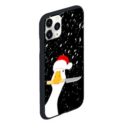 Чехол для iPhone 11 Pro Max матовый Гусь Санта с ножом в клюве - фото 2