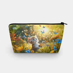 Косметичка 3D Рыже-белый котик с голубыми глазами играет с бабочками