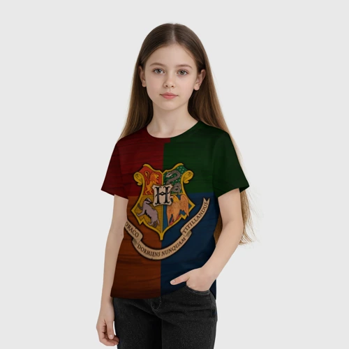 Детская футболка 3D с принтом Hogwarts emblem, фото на моделе #1