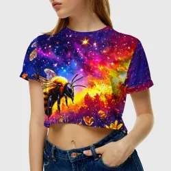 Женская футболка Crop-top 3D Пчелка в космосе - фото 2