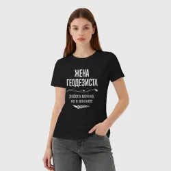 Женская футболка хлопок Жена геодезиста важна - фото 2