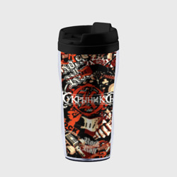 Термокружка-непроливайка Кукрыниксы на фоне электрогитар