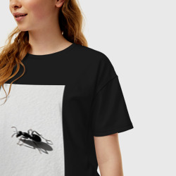 Женская футболка хлопок Oversize Муравей и тень на бумаге - фото 2