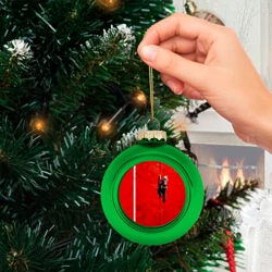 Ёлочный шар стеклянный/пластиковый Отвесная красная скала с альпинистом - фото 2