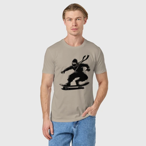 Мужская футболка хлопок с принтом Скейтбордист ниндзя в движении, фото на моделе #1