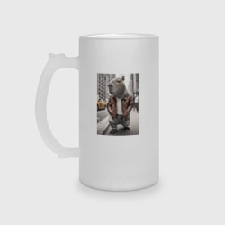 Кружка пивная матовое стекло Trendy capybara on the streets of New York