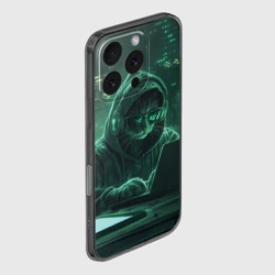 Чехол для iPhone 16 Pro силиконовый с защитой камеры Кот хакер в худи за ноутбуком  - фото 2