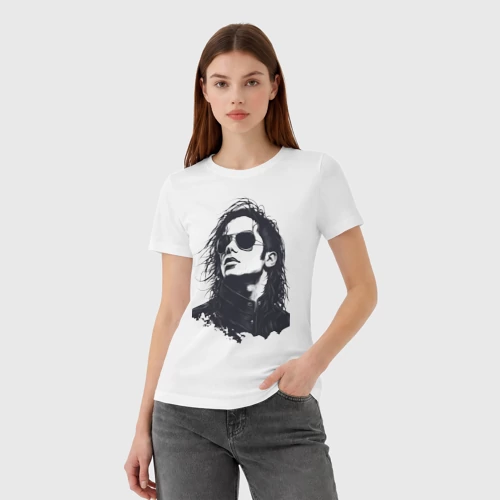 Женская футболка хлопок с принтом Силуэт Майкла Джексона, фото на моделе #1