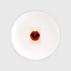 Тарелка Red lips with cherry