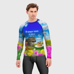 Мужской рашгард 3D В мире хаха я хехе мем - кот в очках с бутербродом на яркой поляне с цветами под голубым небом - фото 2