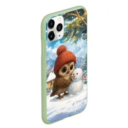 Чехол для iPhone 11 Pro Max матовый Совушка в шапочке лепит снеговика - фото 2