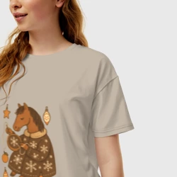 Женская футболка хлопок Oversize Новогодняя лошадка вышивает снежинку - фото 2