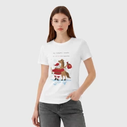 Женская футболка хлопок Дед Мороз и лошадь поют - фото 2