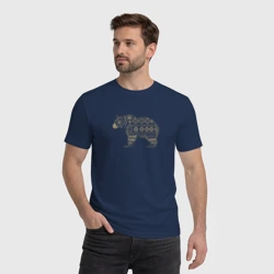Мужская футболка хлопок Медведь сотканный из узоров - фото 2
