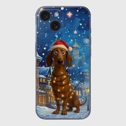 Чехол для iPhone 15 силиконовый с защитой камеры Удивленная новогодняя такса в гирлянде на фоне города