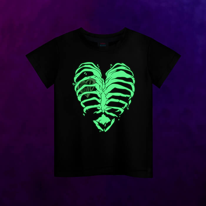 Светящаяся детская футболка White ribs with a heart inside - фото 2