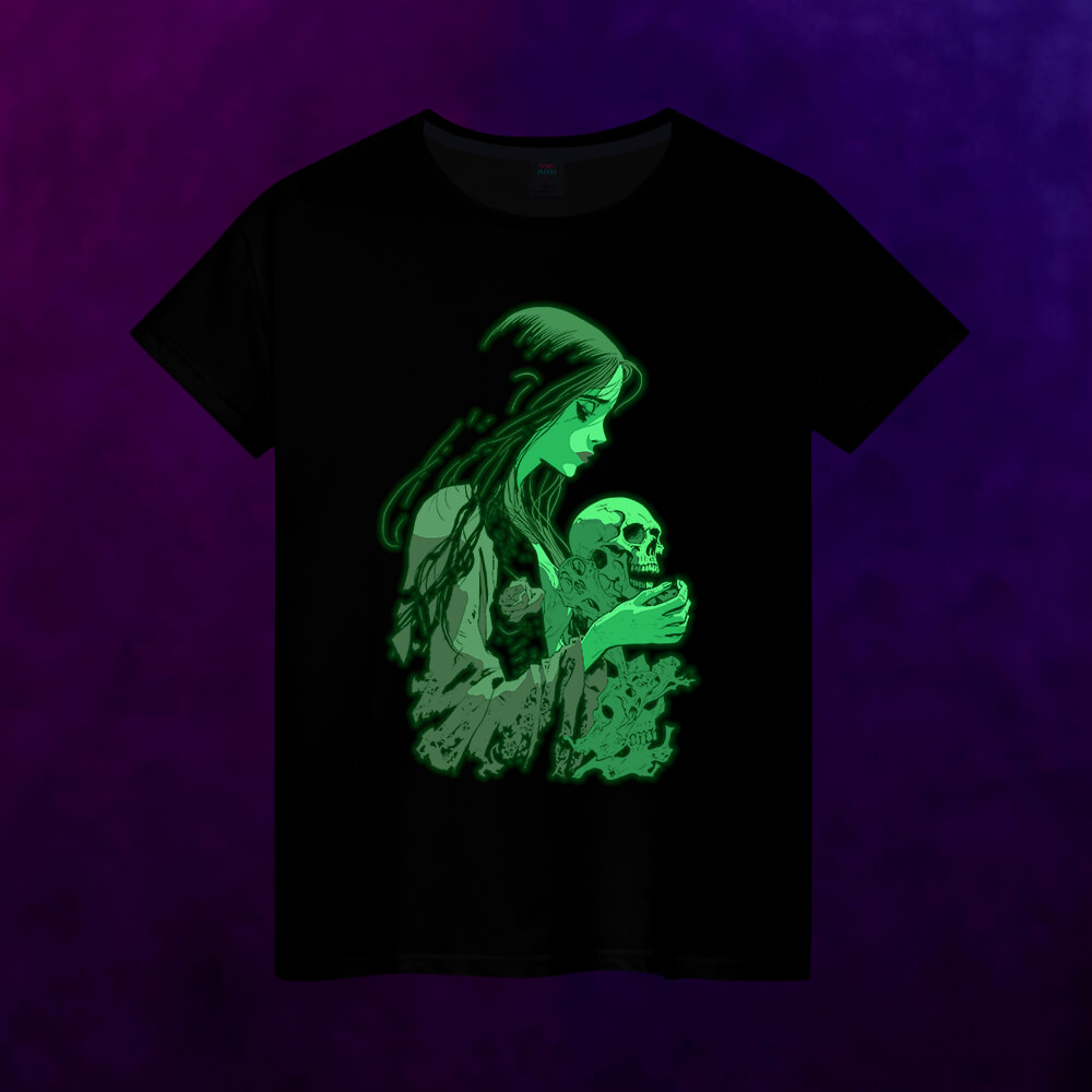 Светящаяся женская футболка Кукла колдуна с черепом - фото 2